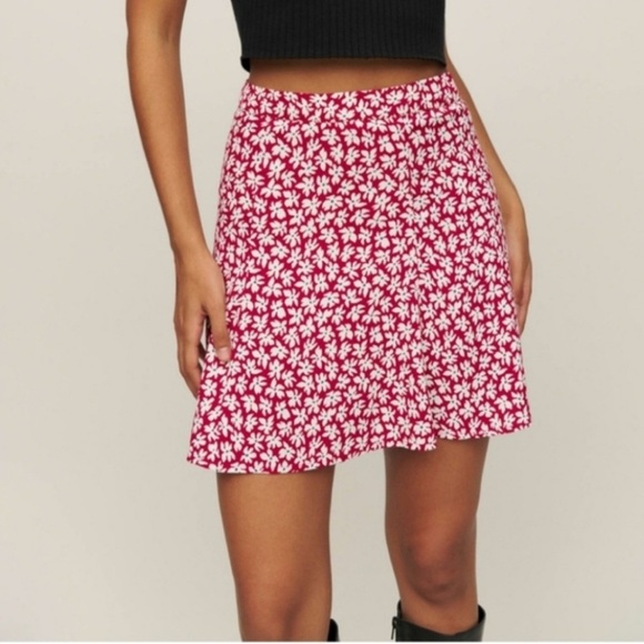Reformation Floral Print Flounce Miniskirt – Size 0 – Grenadine Red – 90s Vibes - Picture 1 of 9